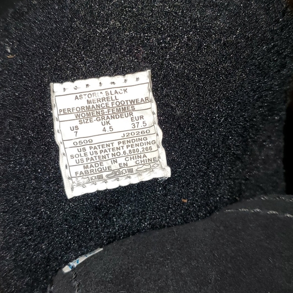 Merrell women's 7 black quilted and leather boots w/ lace up and side zip - Picture 7 of 7